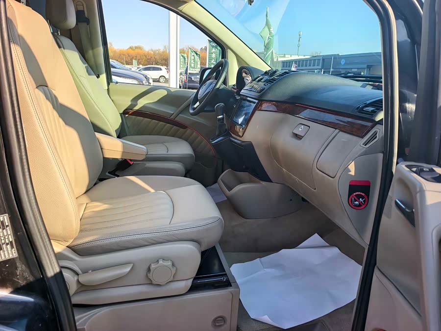 奔驰 唯雅诺 2013 汽车图片 #16