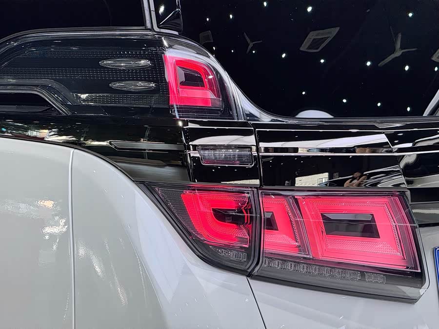 Toyota Vellfire 2023 car image #16