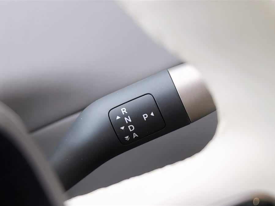 Li i8 2025 image de voiture #16