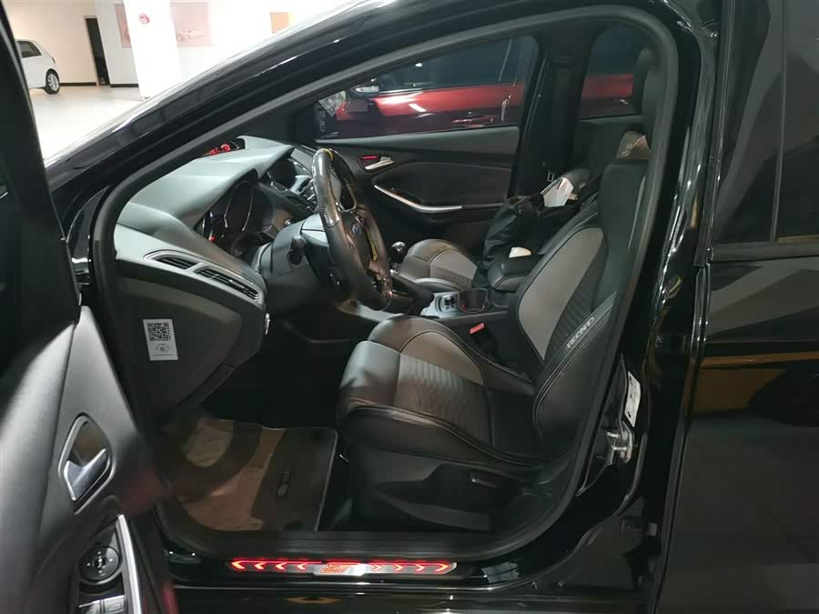 Ford Focus (Imported) 2015 #16 Ford Focus (Imported) 2015 car image #16