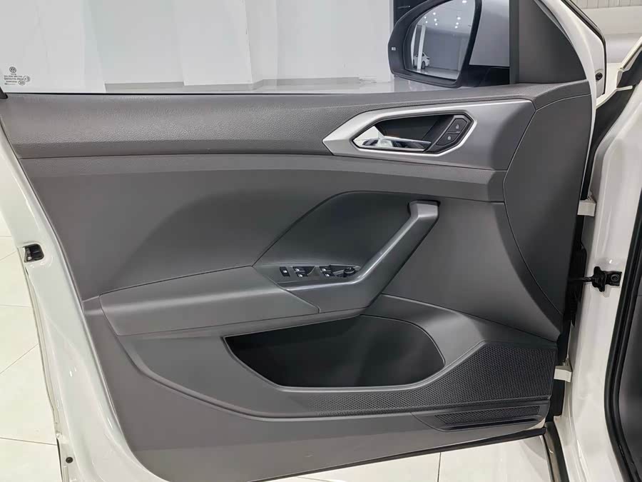 Volkswagen T-Cross 2022 car image #16