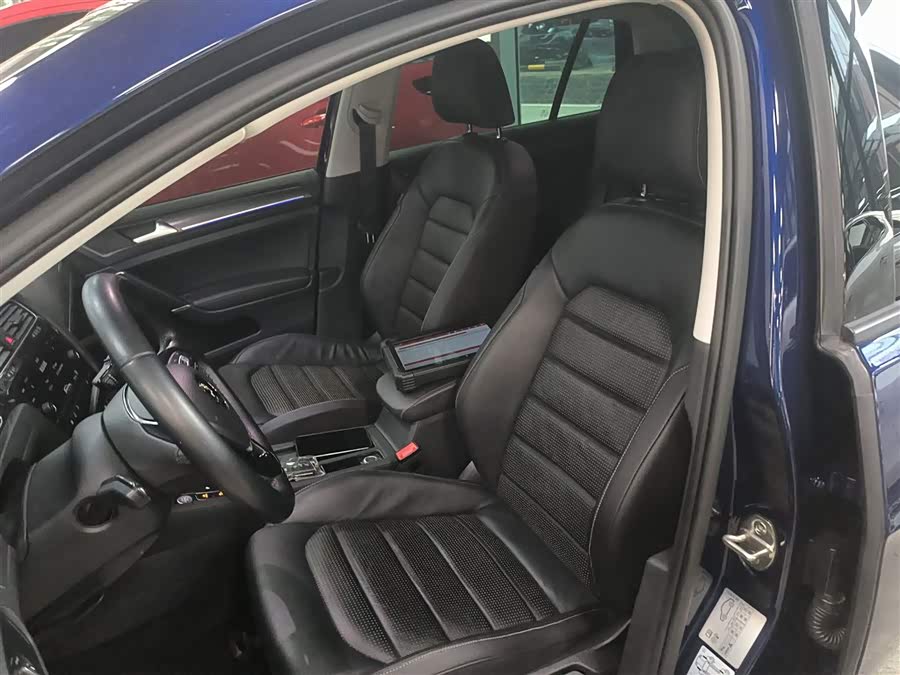 Volkswagen Golf New Energy (Imported) 2019 صورة سيارة #16