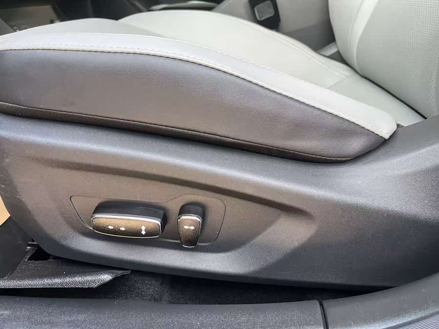 Changan UNI-V iDD 2022 car image #16