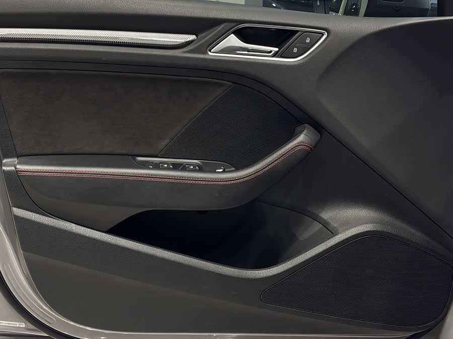 Audi RS 3 2019 صورة سيارة #16