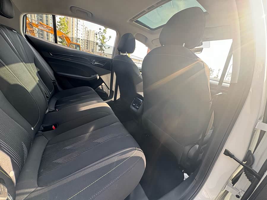 Roewe i5 2023 car image #16