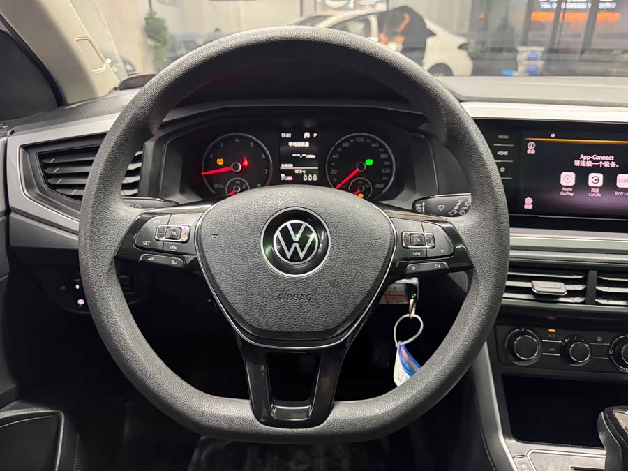 Volkswagen Polo 2021 car image #16