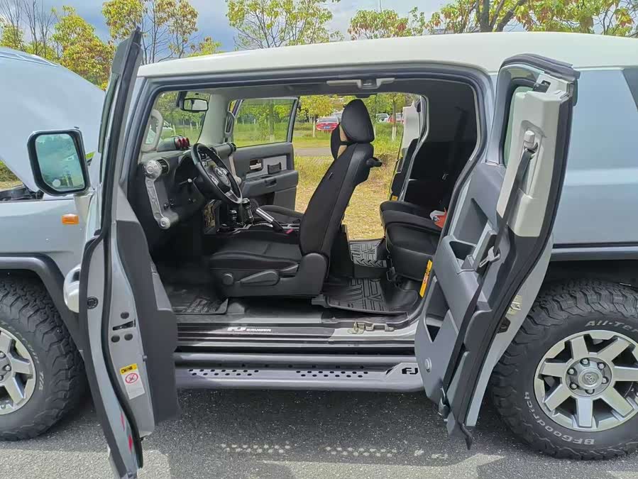 Toyota FJ Cruiser 2018 #16 Toyota FJ Cruiser 2018 car image #16