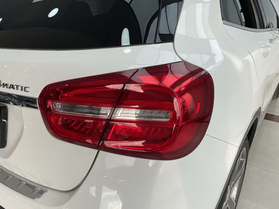 Mercedes-Benz GLA Class 2017 car image #16