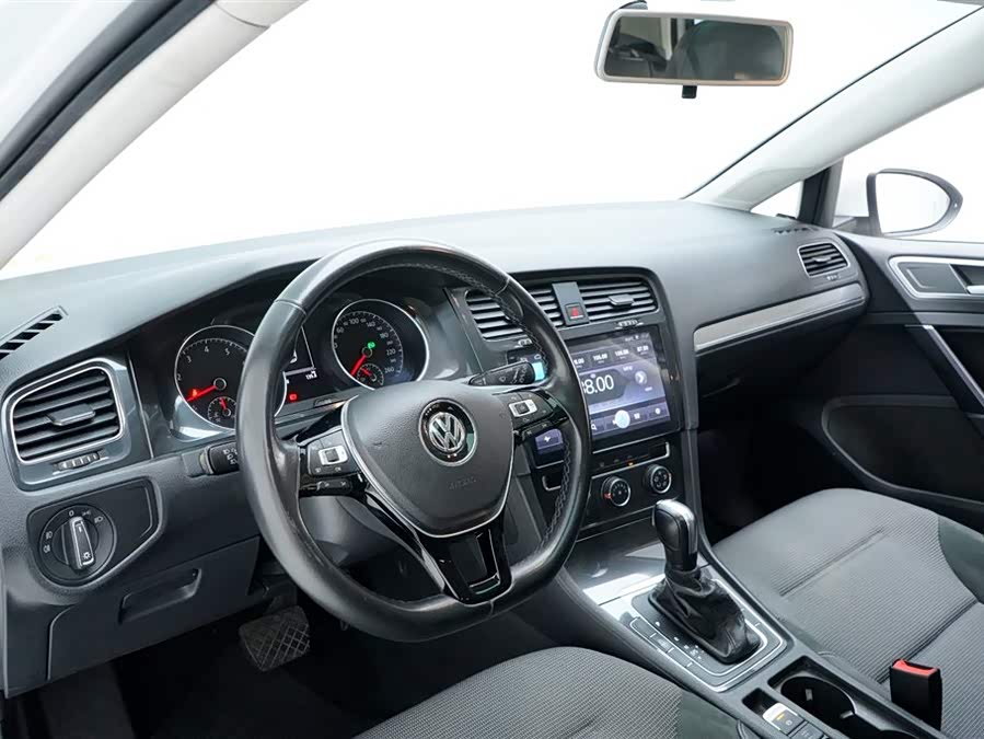 Volkswagen Golf 2018 car image #16