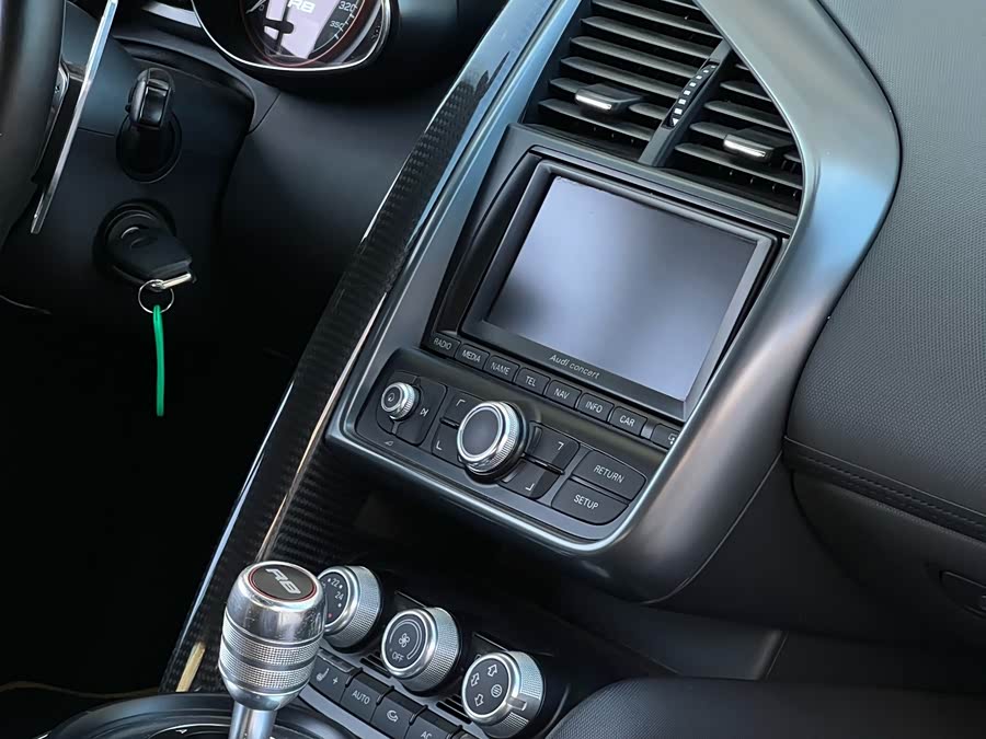 Audi R8 2012 car image #16