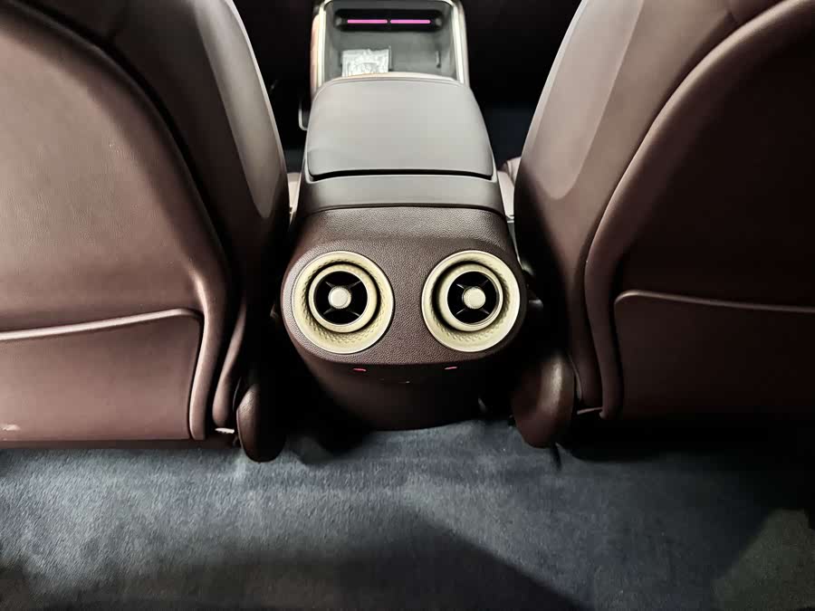 Avatr 11 2023 car image #16