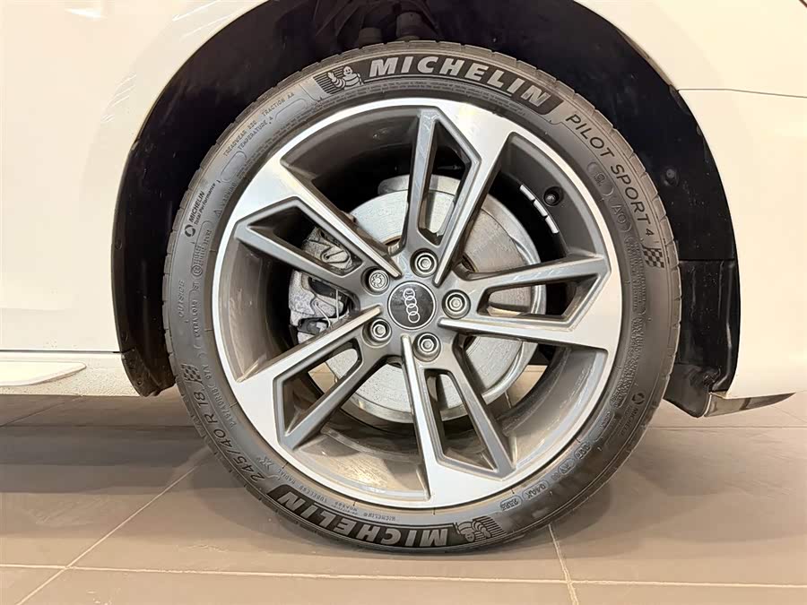 Audi A4L 2023 car image #16