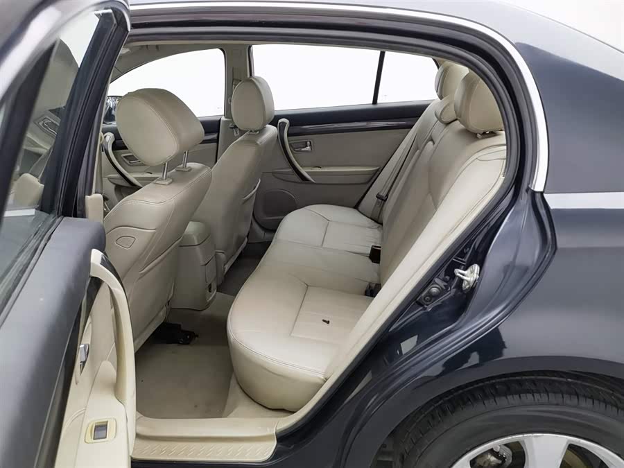 2012 car image #16