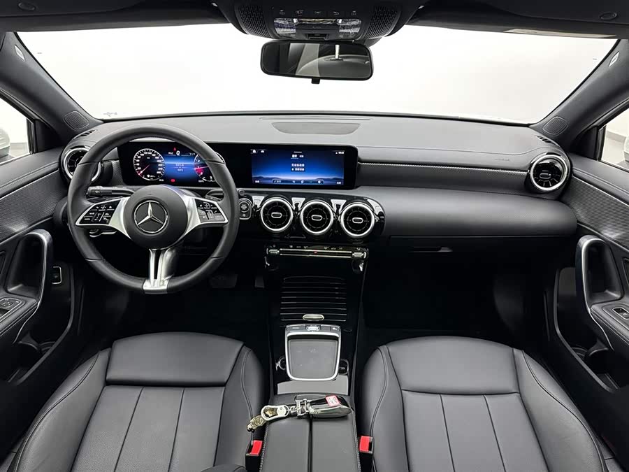 Mercedes-Benz A Class 2024 immagine di auto #16
