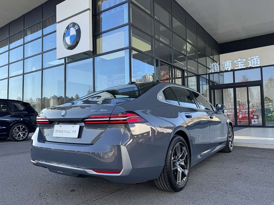 BMW i5 2024 car image #16