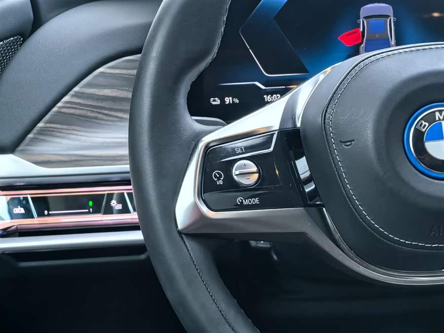 BMW i7 2024 car image #16