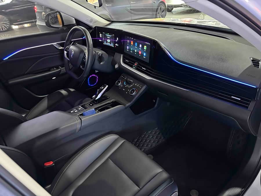 2023 car image #16
