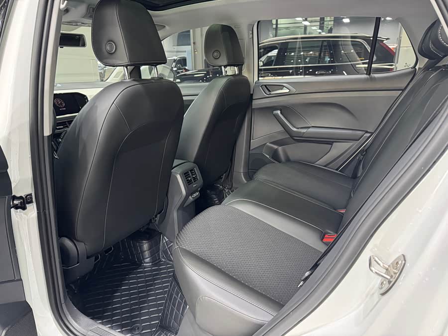 Volkswagen Tacqua 2022 car image #16
