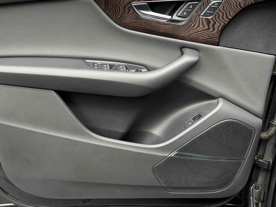 Audi Q8 2020 car image #16