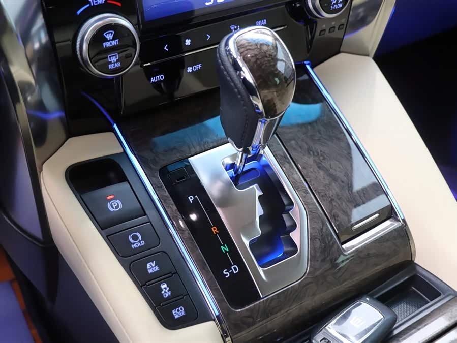 Toyota Vellfire 2023 #16 Toyota Vellfire 2023 صورة سيارة #16