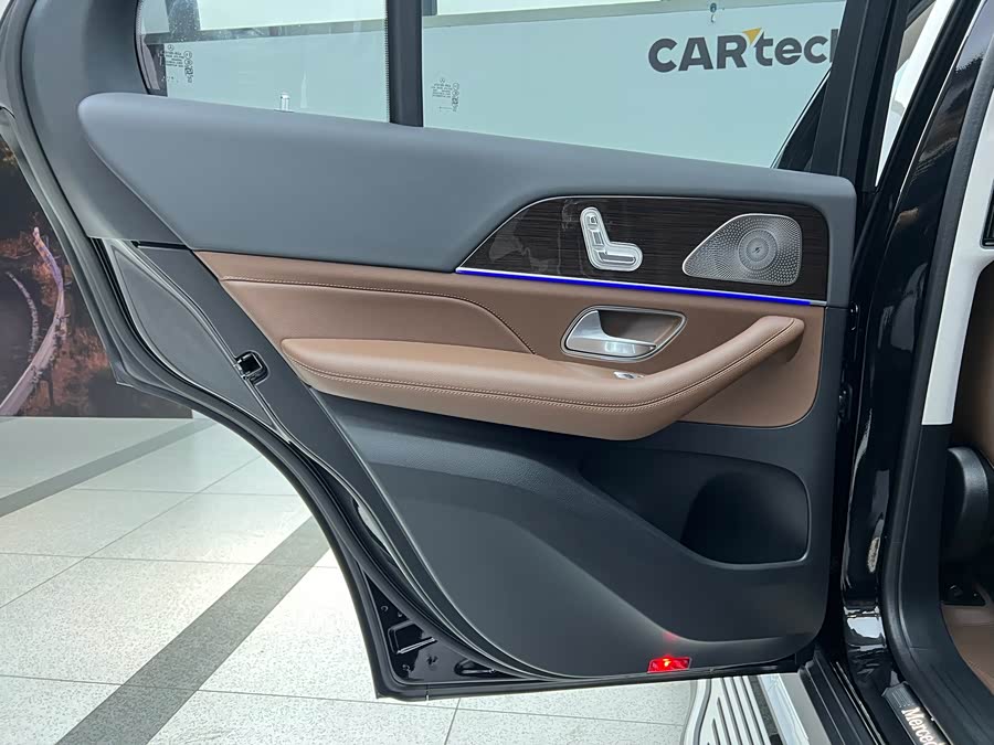 Mercedes-Benz GLE Class 2025 صورة سيارة #16