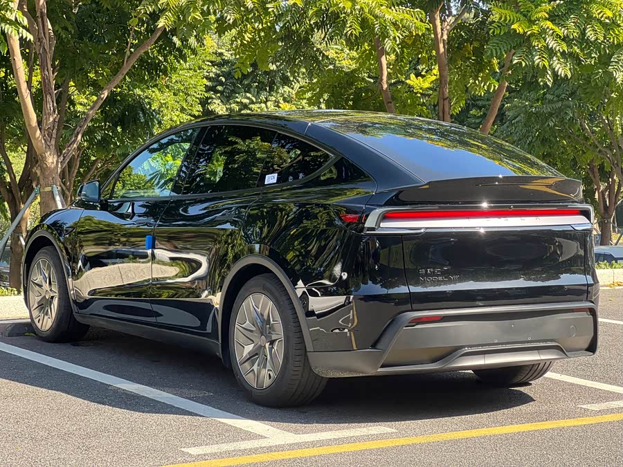 特斯拉 Model Y L 2025 汽车图片 #16