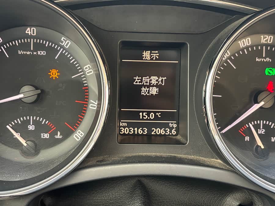 Skoda Superb 2010 car image #16