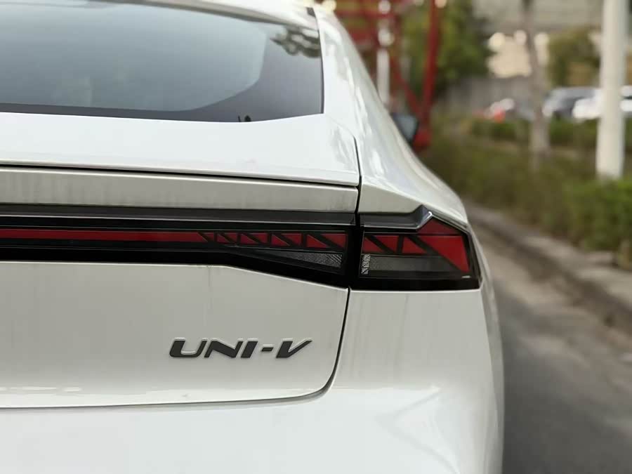 Changan UNI-V iDD 2025 car image #16