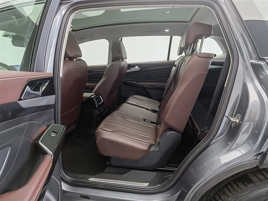 Volkswagen ID.6 X 2021 car image #16