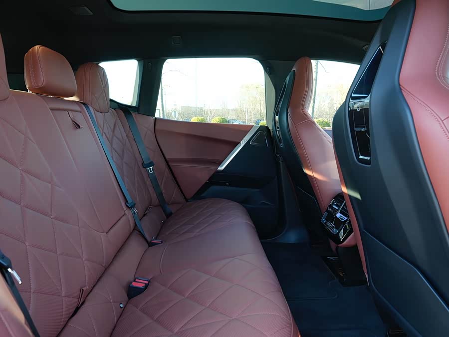 BMW iX M60 2024 car image #16