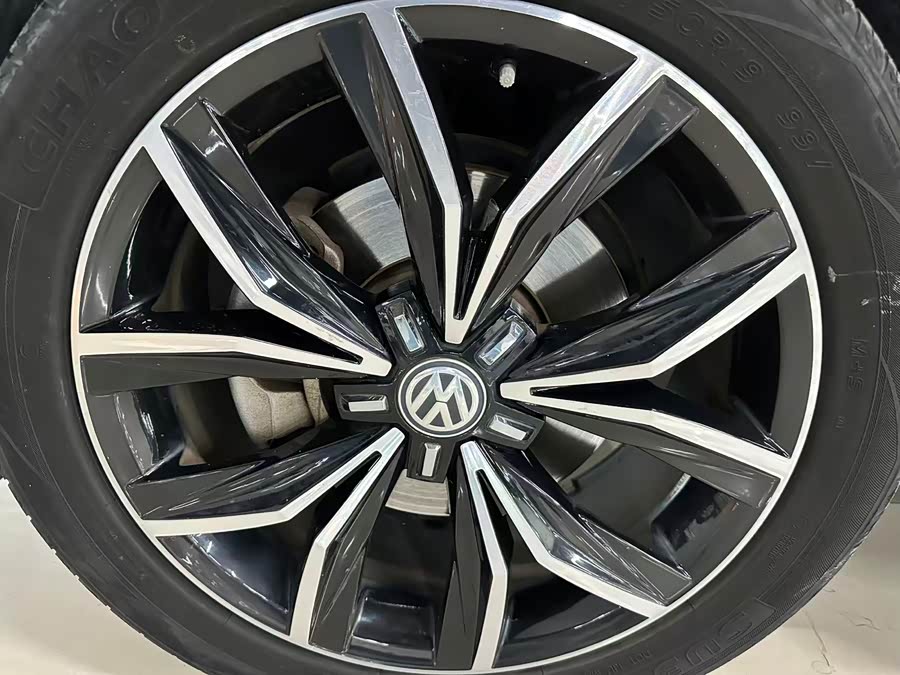 Volkswagen Tiguan L 2022 car image #16