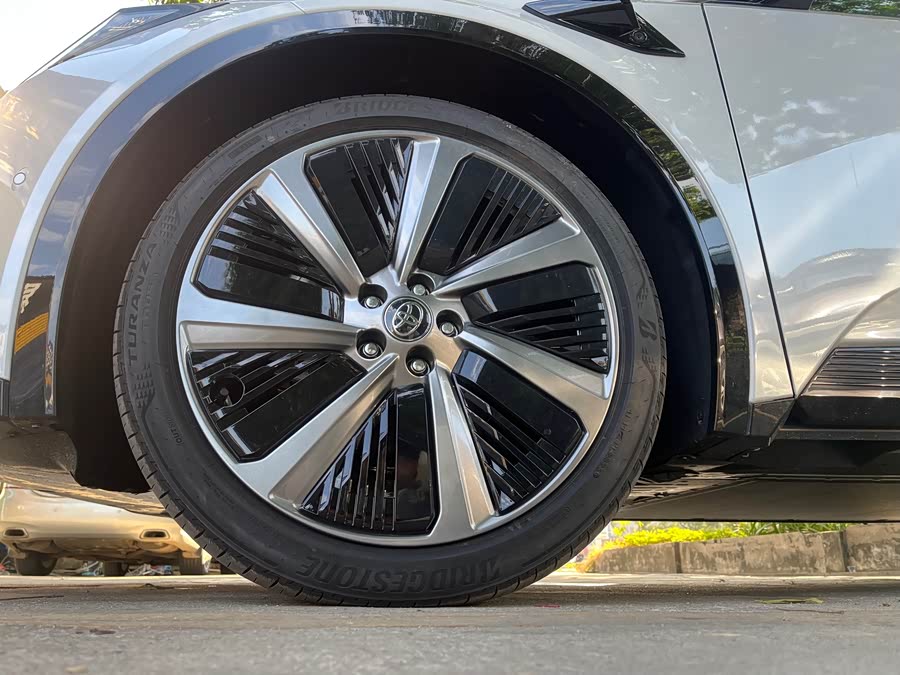 Toyota bZ5 2025 immagine di auto #16