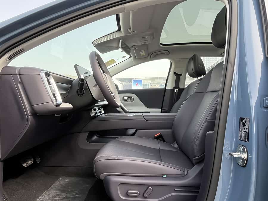 零跑汽车 零跑B01 2025 汽车图片 #16