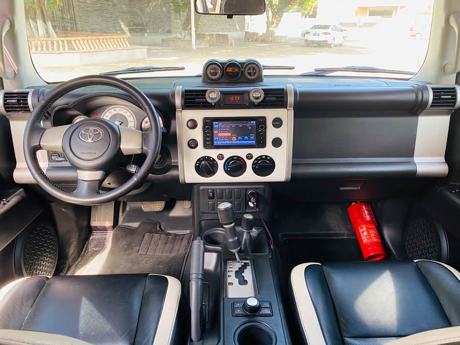 Toyota FJ Cruiser 2017 #16 Toyota FJ Cruiser 2017 car image #16