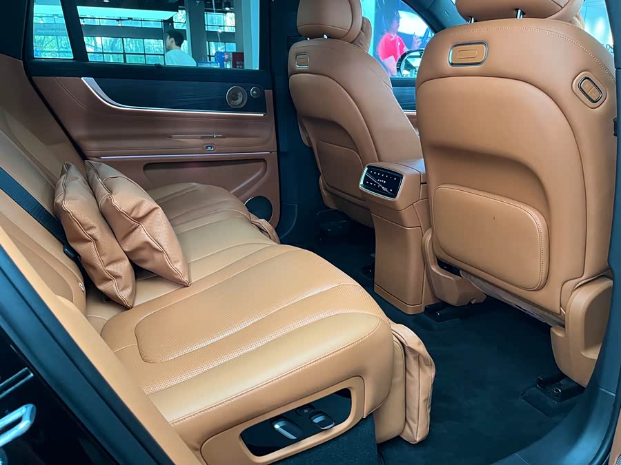2025 car image #16