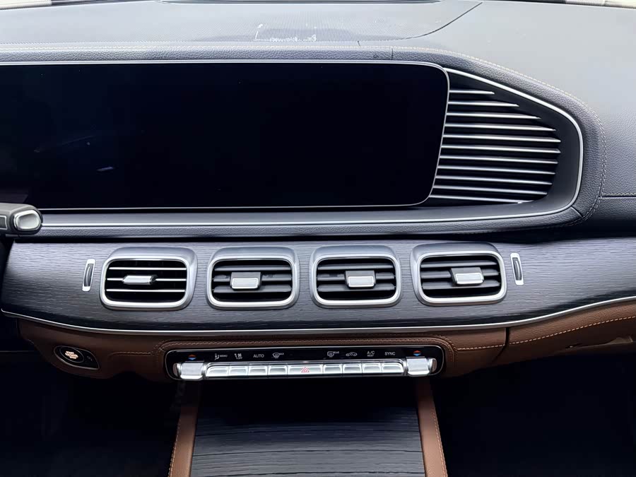 Mercedes-Benz GLS Class 2024 car image #16