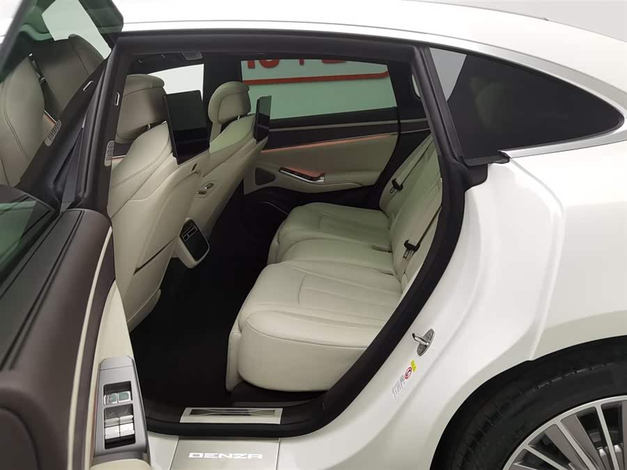 Denza Z9 2024 صورة سيارة #16