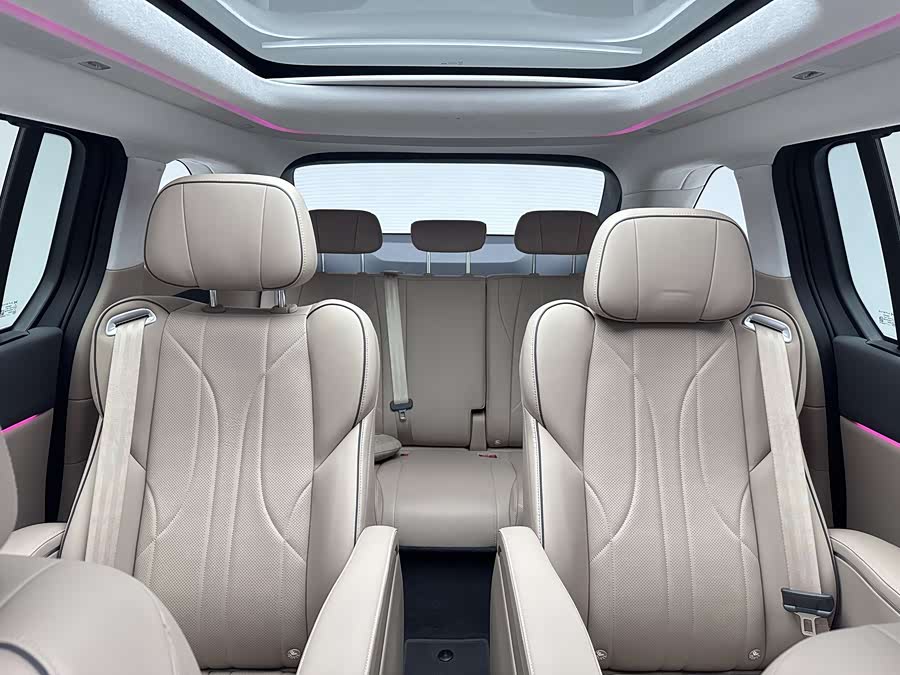 Xpeng X9 2025 صورة سيارة #16