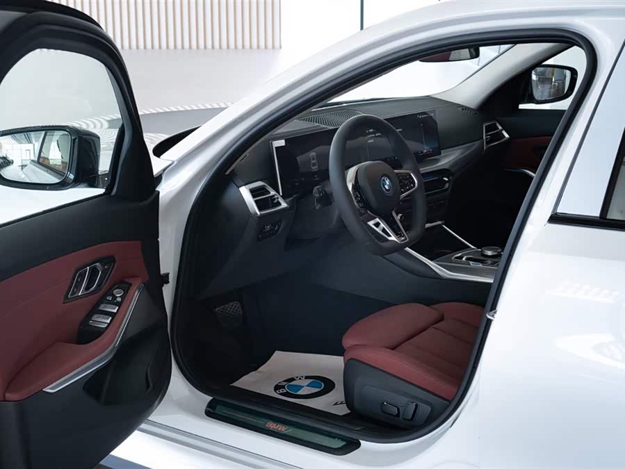 BMW i3 2025 car image #16