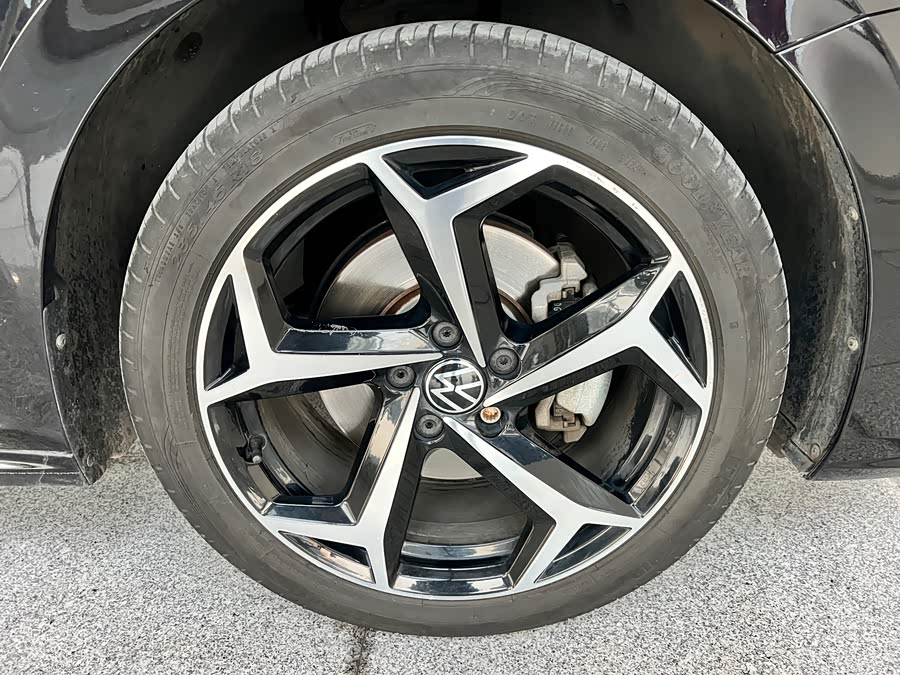 Volkswagen Passat 2023 car image #16