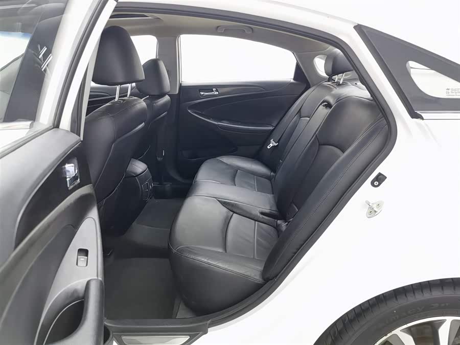 Hyundai Sonata 2013 car image #16