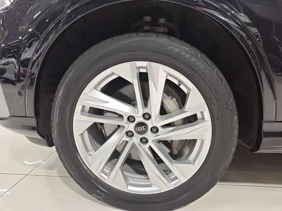 Audi Q7 2021 car image #16