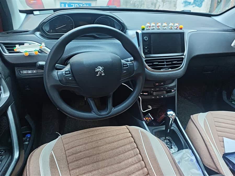 Peugeot 2008 2018 car image #16