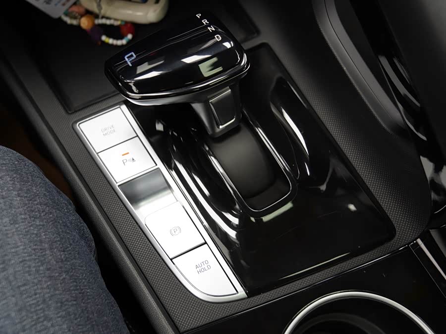 Hyundai Elantra 2022 immagine di auto #16