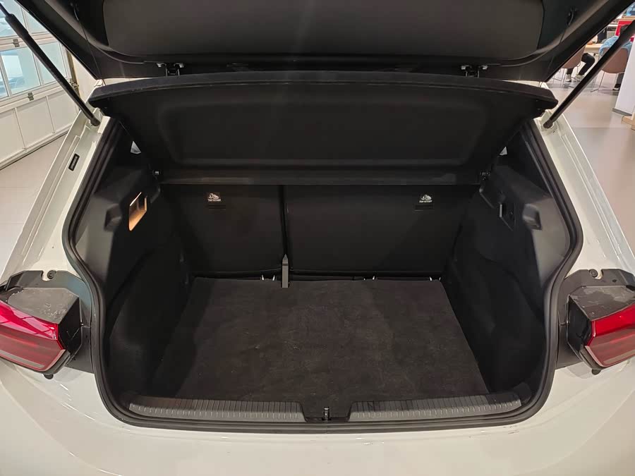 Volkswagen ID.3 2024 immagine di auto #16