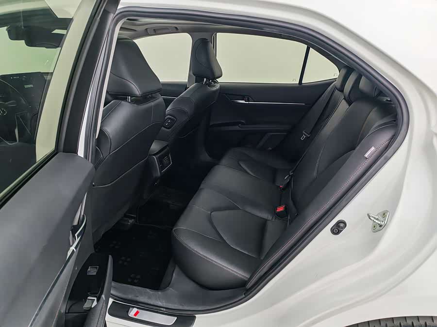 Toyota Camry 2022 car image #16