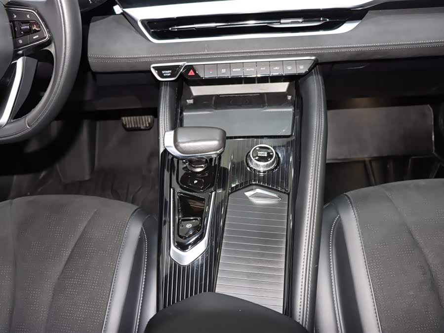 GEELY Ulion 2018 immagine di auto #16