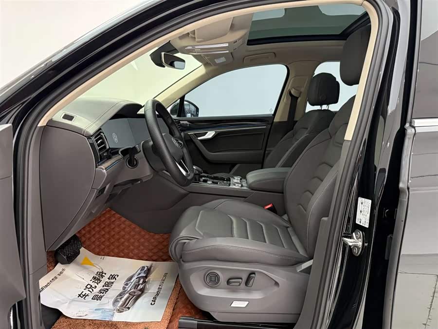 Volkswagen Touareg 2023 immagine di auto #16