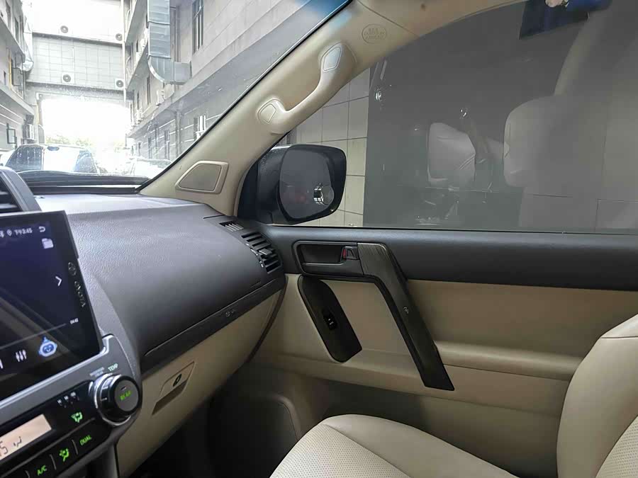 Toyota Prado (Imported) 2014 car image #16