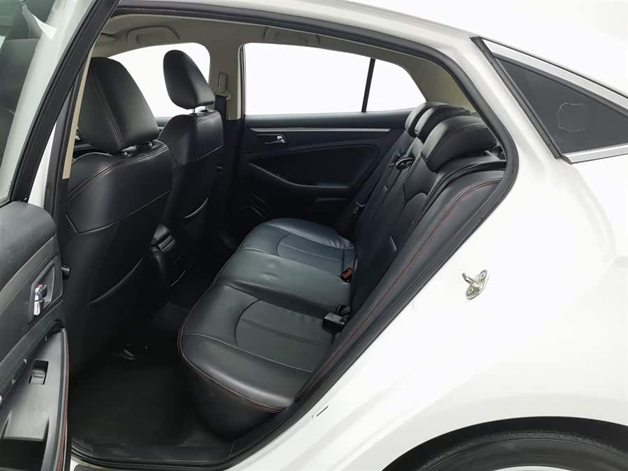 2015 car image #16